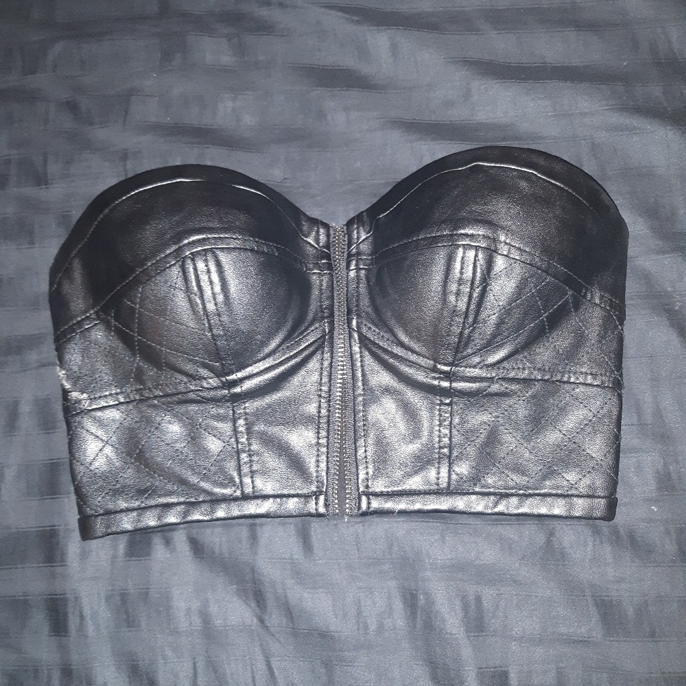 Guess??? Black leather boostie🖤 super chick